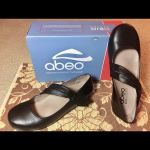 ABEO Tahlia Mary Janes Leather Velcro Size 6